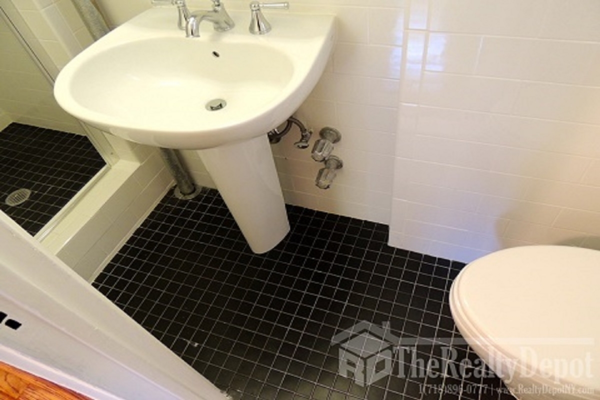 118th St Queens, NY 11415, MLS-RD1864-11