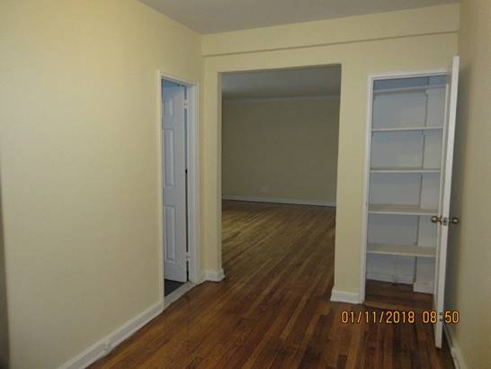 Apartment in Rego Park - 64th Avenue  Queens, NY 11374