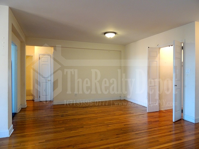 Apartment in Flushing - Northern Blvd  Queens, NY 11354