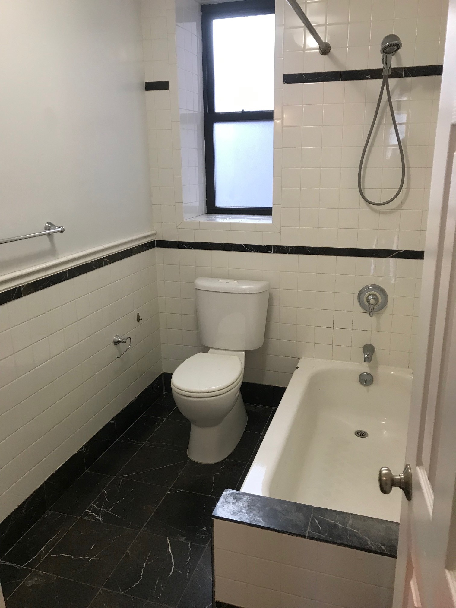 Apartment Metropolitan Ave  Queens, NY 11415, MLS-RD2806-13