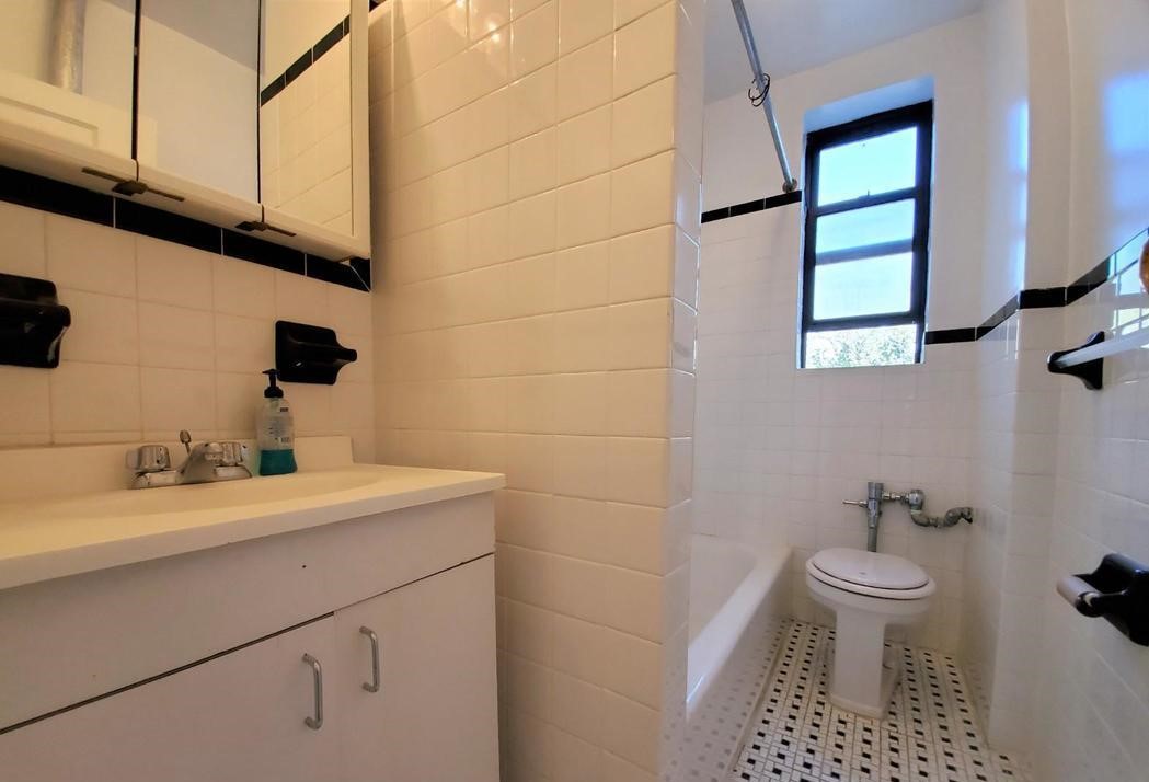 Apartment 47th Street Queens, NY 11104, MLS-RD2931-4