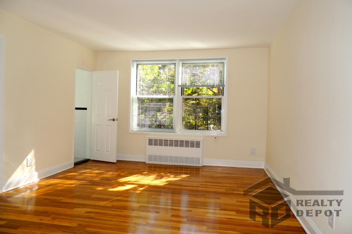 Apartment in Flushing - 150th Street  Queens, NY 11358