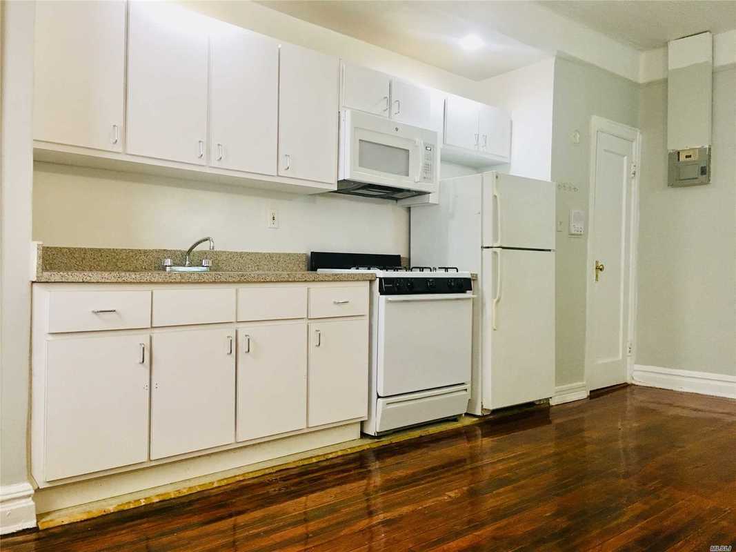 Apartment in Flushing - Beech Avenue  Queens, NY 11355