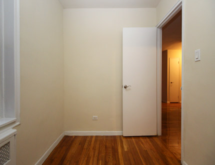 Apartment Parsons Blvd  Queens, NY 11354, MLS-RD3169-5
