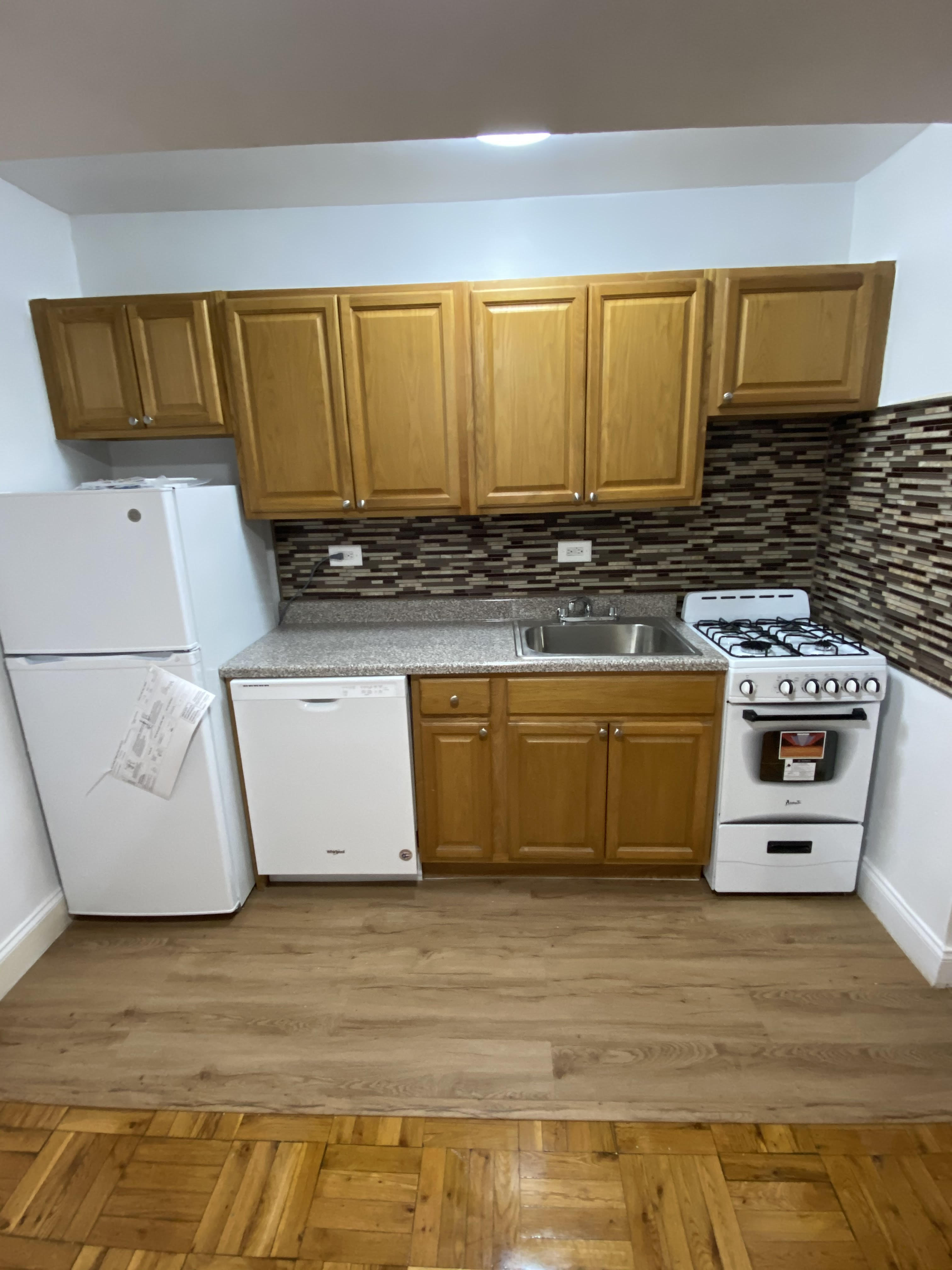 Apartment in Forest Hills - 67th Drive  Queens, NY 11375