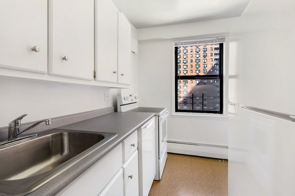 Apartment in Corona - 57th Avenue  Queens, NY 11368