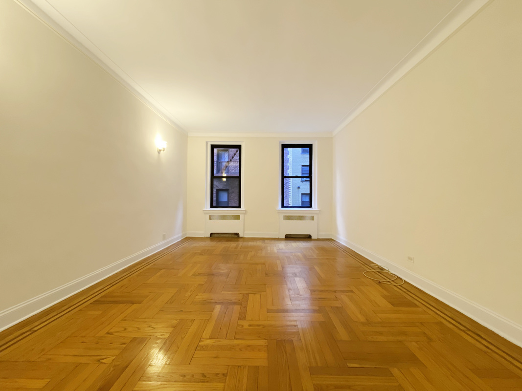 Apartment in Jackson Heights - 82nd Street  Queens, NY 11372