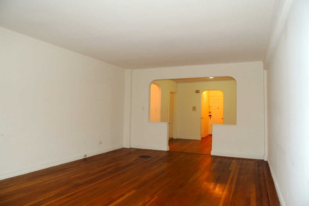 Apartment in Kew Gardens - 118th Street  Queens, NY 11415