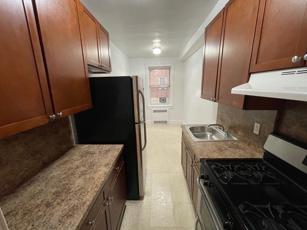 Apartment in Forest Hills - 76th Road  Queens, NY 11375