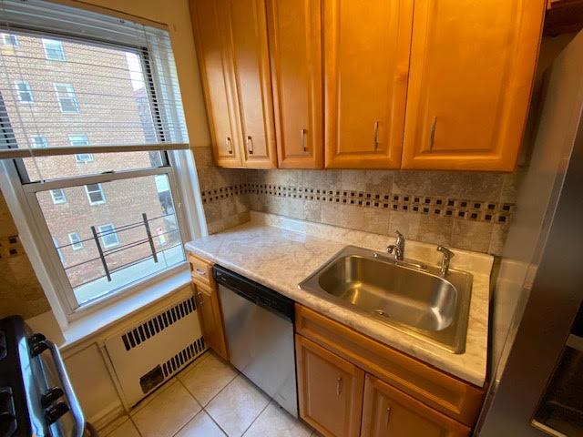 Apartment Saunders Street Queens, NY 11374, MLS-RD4055-15