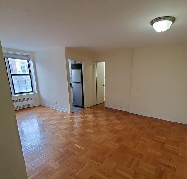 Apartment in Elmhurst - 80th Street  Queens, NY 11373