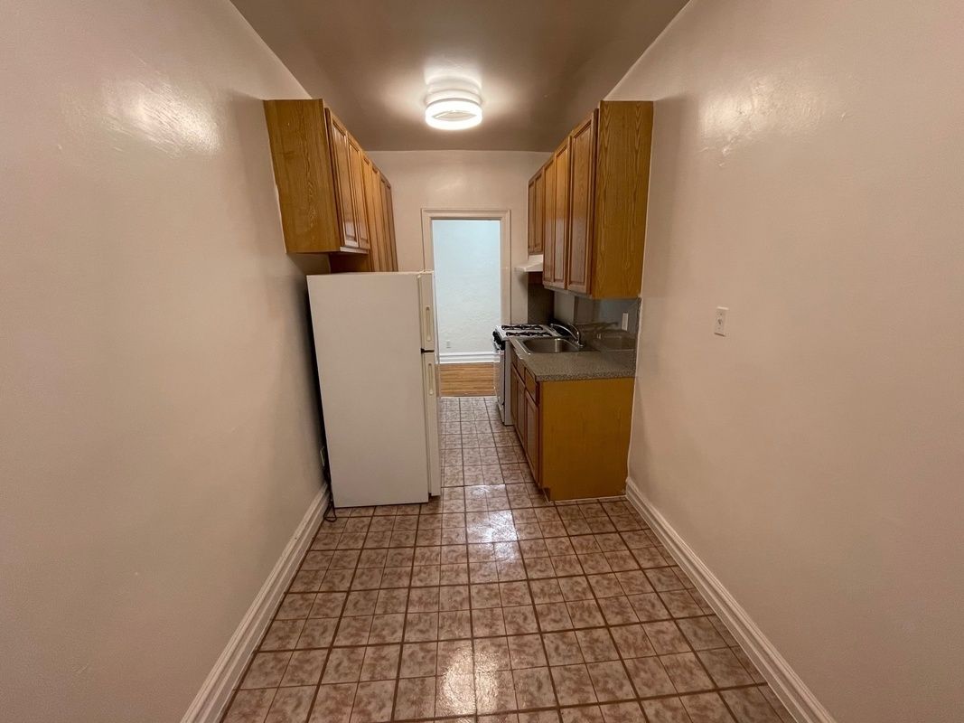 Apartment in Kew Gardens - Lefferts Blvd  Queens, NY 11415