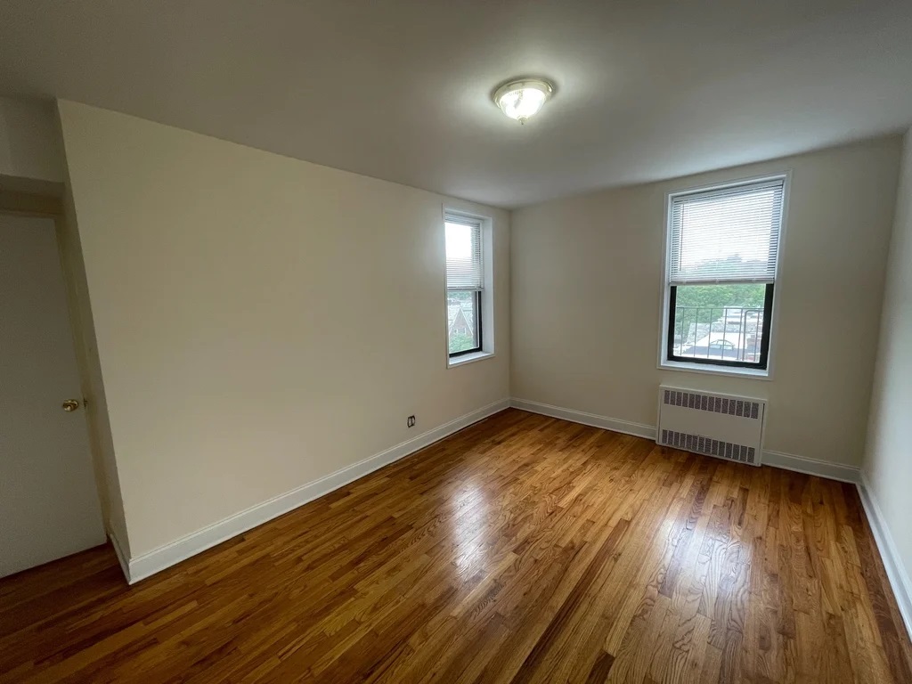 Apartment 37th Avenue  Queens, NY 11372, MLS-RD4183-3