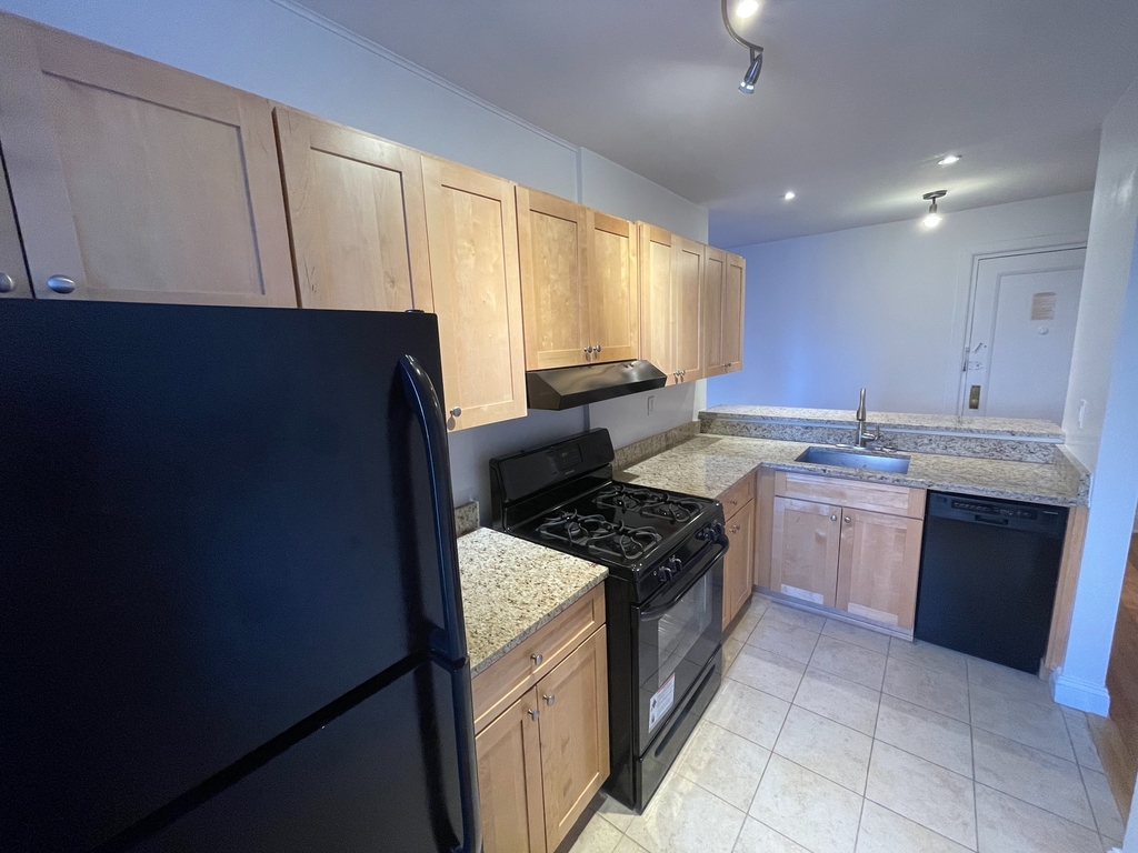 Apartment in Forest Hills - 113th Street  Queens, NY 11375