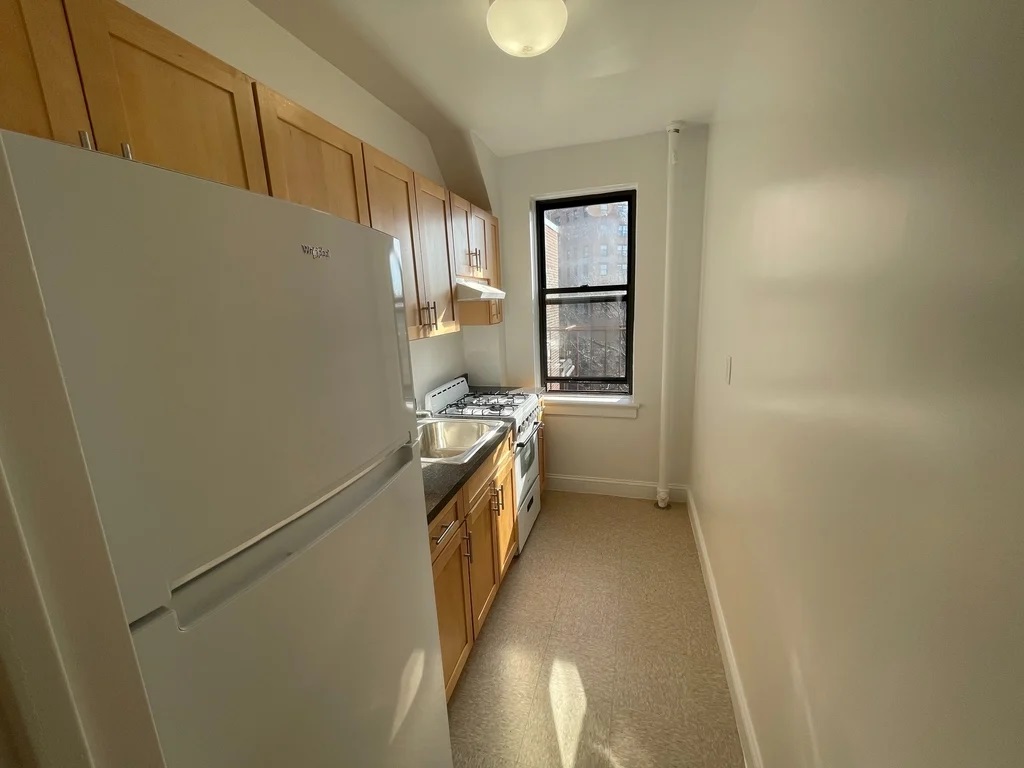 Apartment in Rego Park - 66th Avenue  Queens, NY 11374