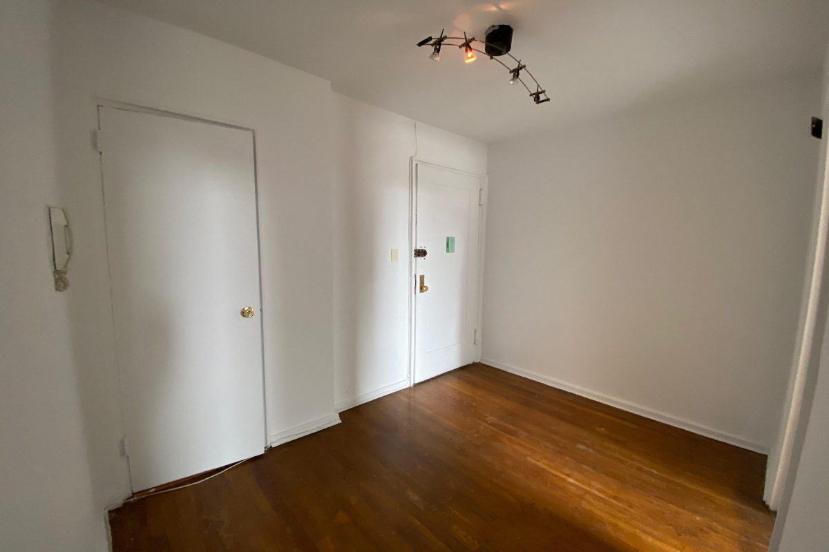 Apartment 71st Road  Queens, NY 11375, MLS-RD4205-5