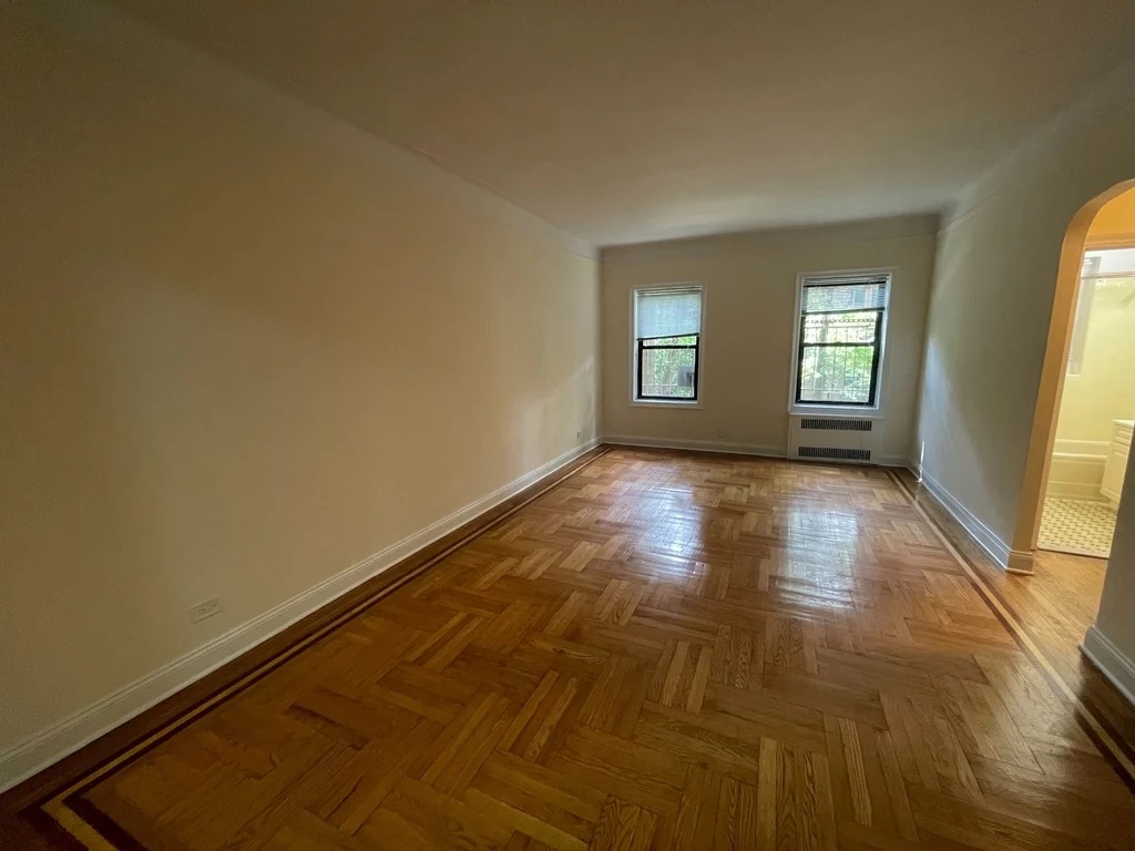 Apartment in Jamaica Estates - Highland Ave  Queens, NY 11432