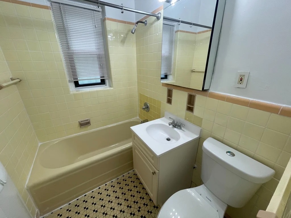 Apartment Highland Ave  Queens, NY 11432, MLS-RD4215-2