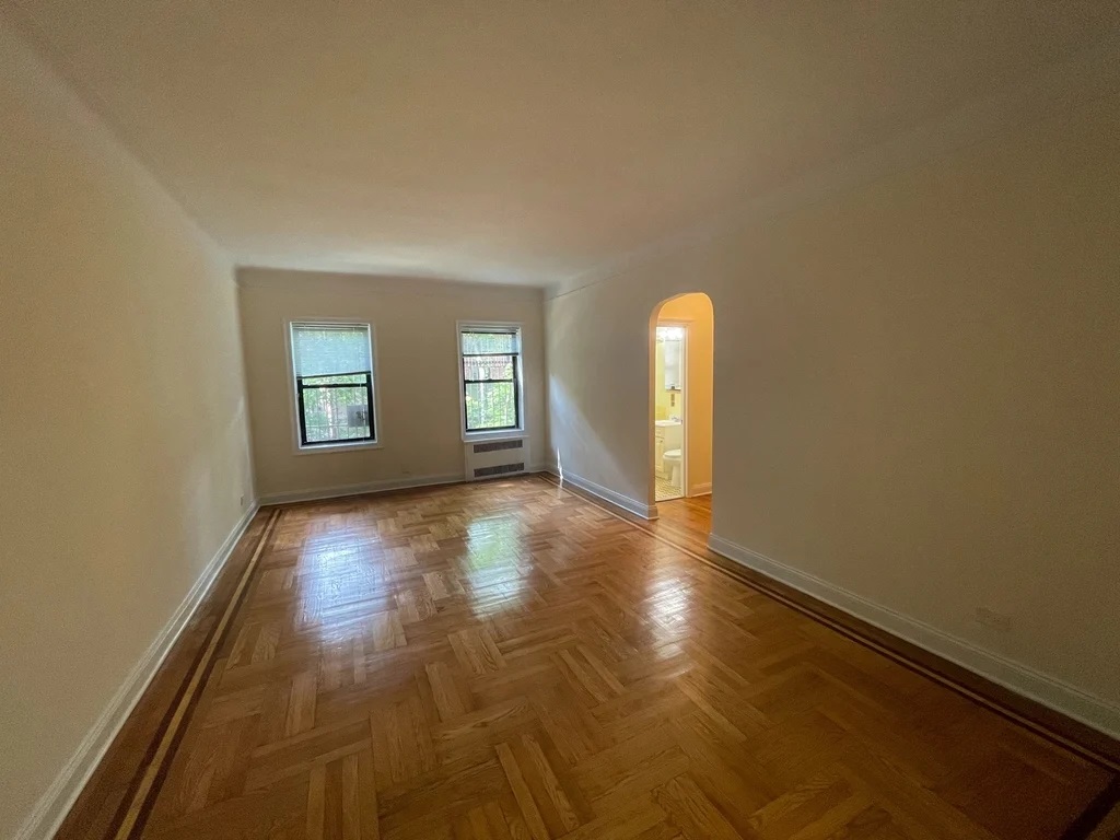 Apartment Highland Ave  Queens, NY 11432, MLS-RD4215-7