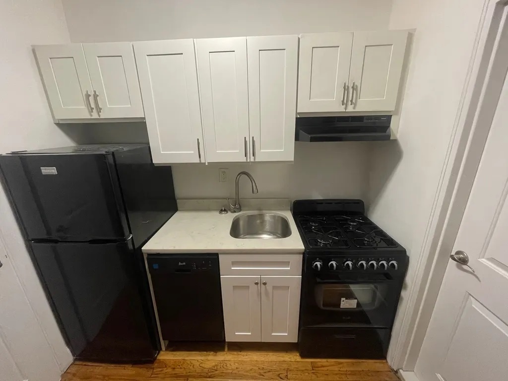 Apartment in Forest Hills - 113th Street  Queens, NY 11375