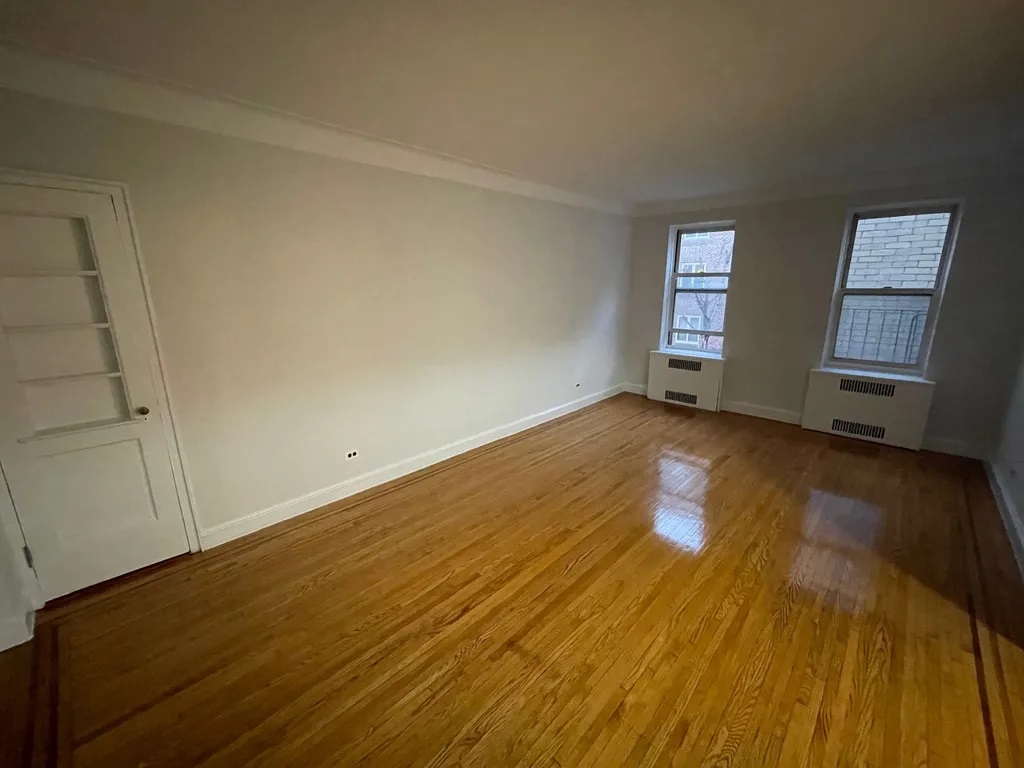 Apartment in Forest Hills - 72nd Avenue  Queens, NY 11375