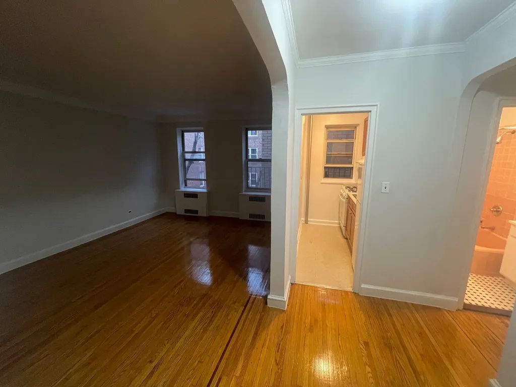 Apartment 72nd Avenue  Queens, NY 11375, MLS-RD4454-8