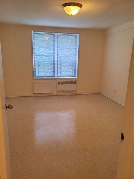 Apartment Crescent Street Queens, NY 11106, MLS-RD4529-3