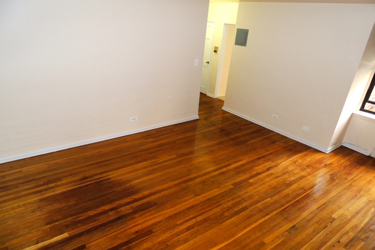 Apartment in Kew Gardens - 118th Street  Queens, NY 11415