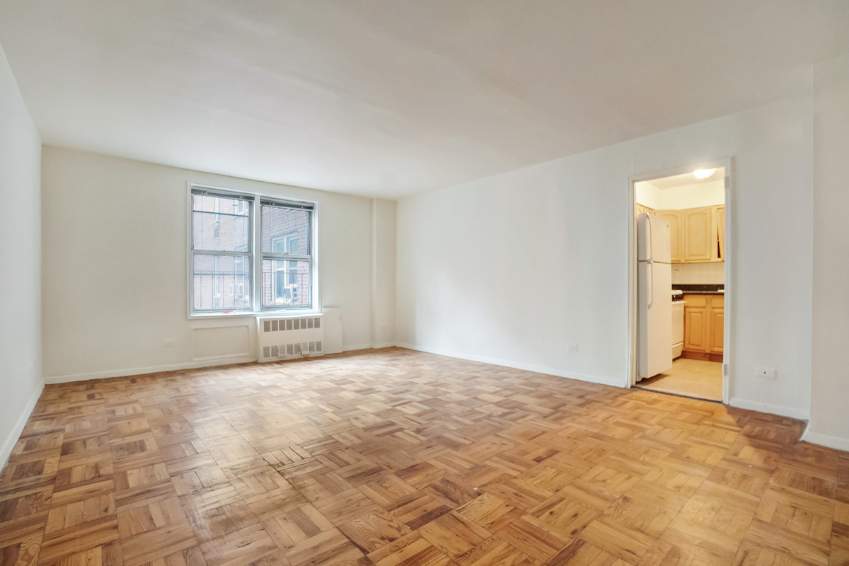 Apartment in Flushing - Bowne Street  Queens, NY 11355