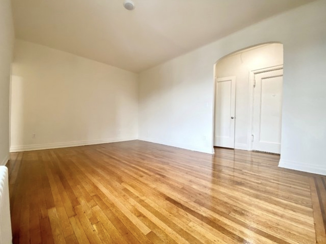 Apartment in Flushing - Parsons Blvd  Queens, NY 11355