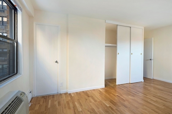 Apartment 57th Avenue Queens, NY 11368, MLS-RD4622-16