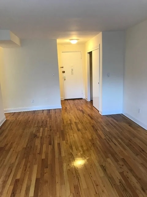 Apartment in Woodside - 32nd Avenue  Queens, NY 11377