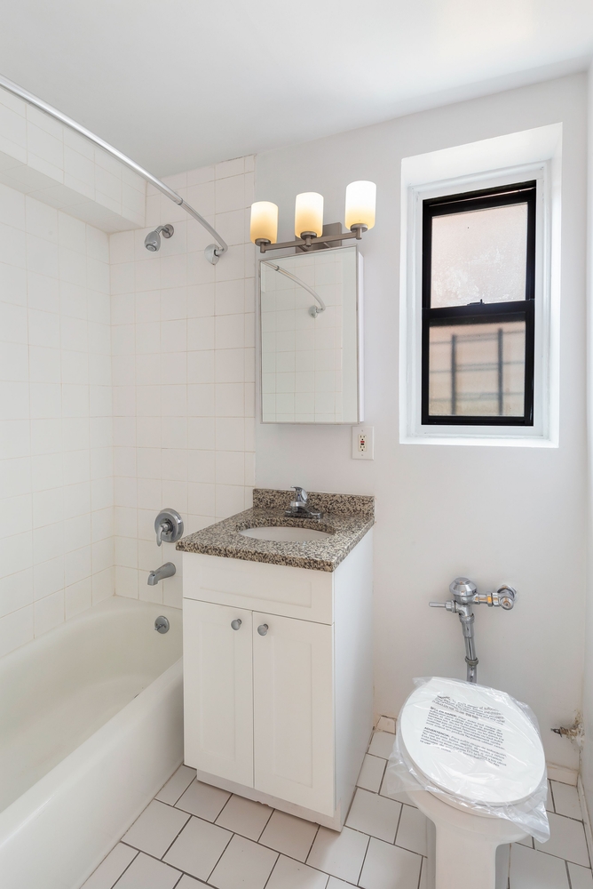 Apartment Saunders Street Queens, NY 11374, MLS-RD4659-6