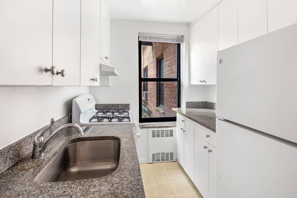 Apartment Saunders Street Queens, NY 11374, MLS-RD4659-10