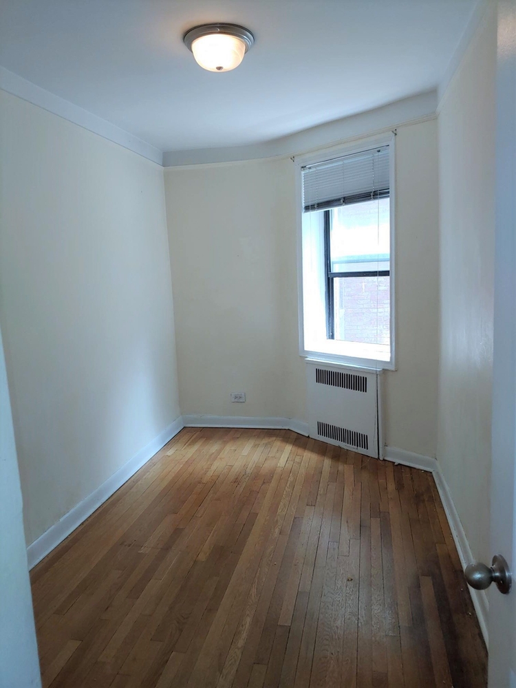 Apartment Saunders Street Queens, NY 11374, MLS-RD4663-2