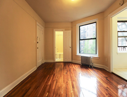 Apartment in Jackson Heights - 80th Street  Queens, NY 11372