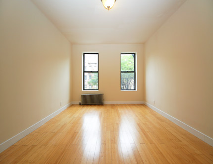 Apartment in Kew Gardens - Metropolitan Avenue  Queens, NY 11415