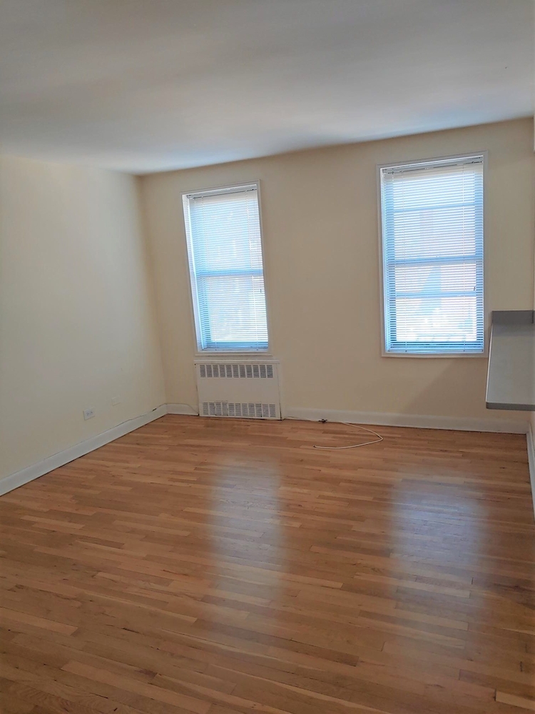 Apartment in Rego Park - Saunders Street  Queens, NY 11374