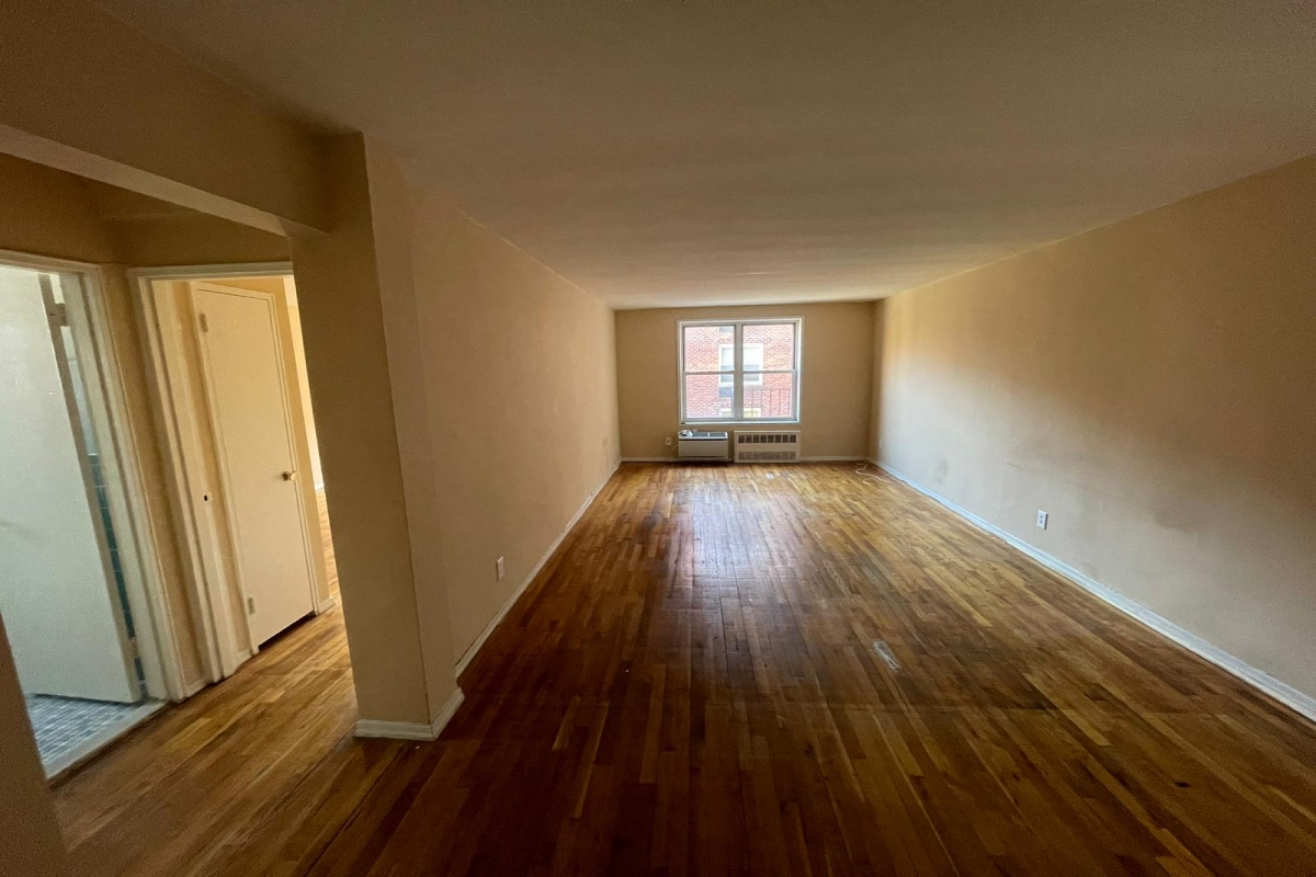 Apartment 38th Avenue  Queens, NY 11354, MLS-RD4819-7