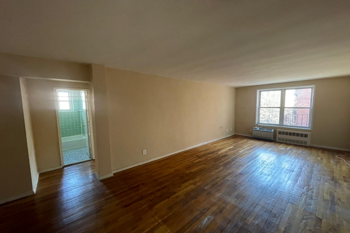 Apartment 38th Avenue  Queens, NY 11354, MLS-RD4819-15
