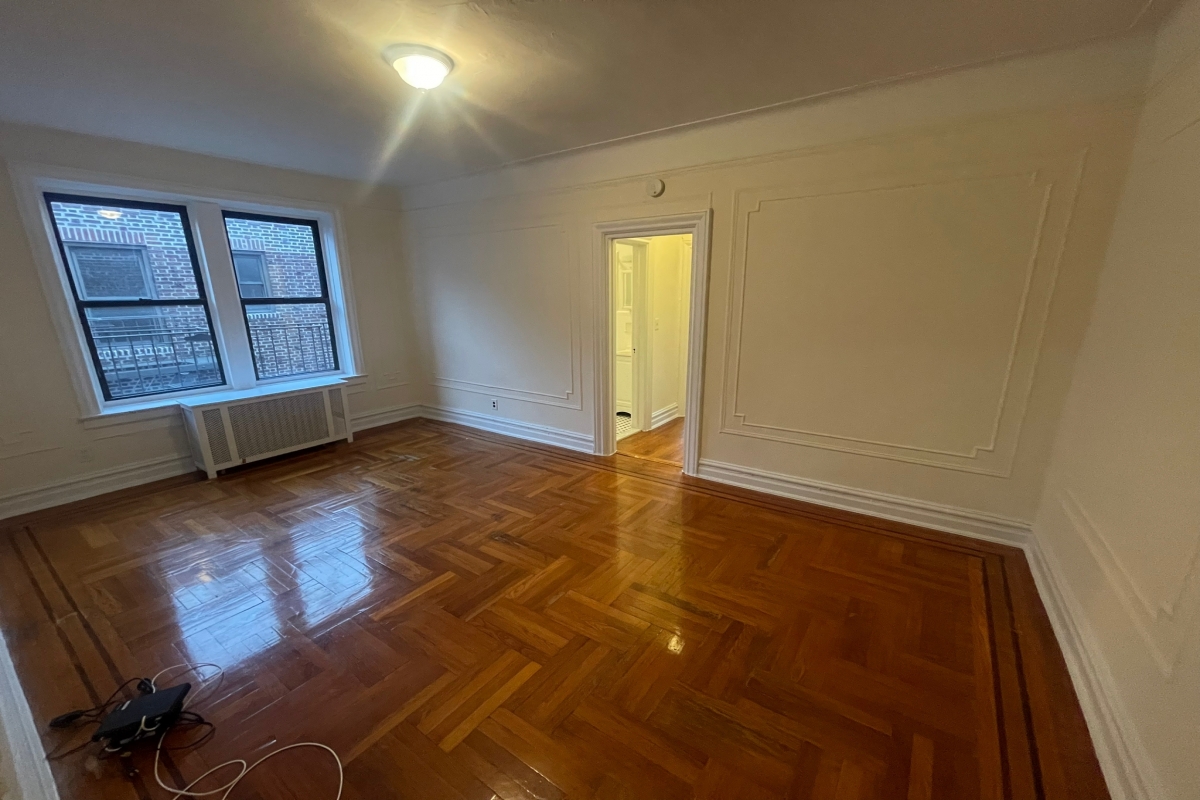 Apartment in Kew Gardens - 118th Street  Queens, NY 11415