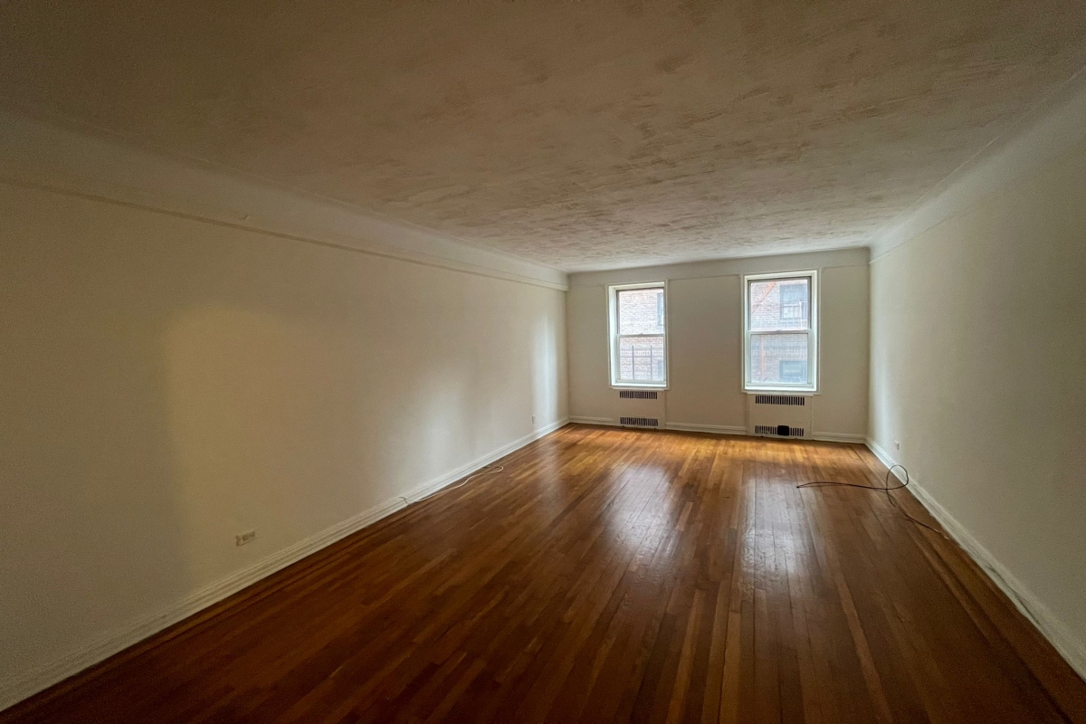 Apartment in Kew Gardens - 118th Street  Queens, NY 11415