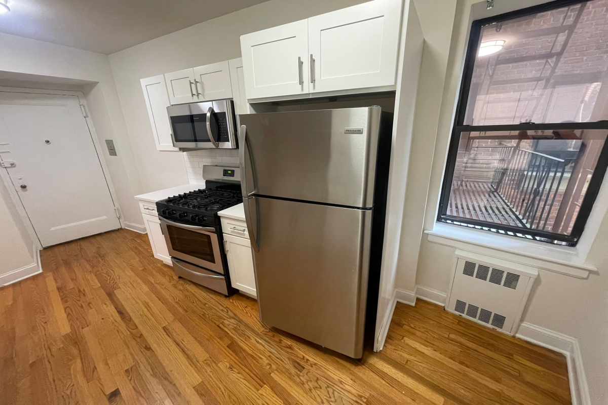 Apartment Pershing Crescent  Queens, NY 11435, MLS-RD4910-3