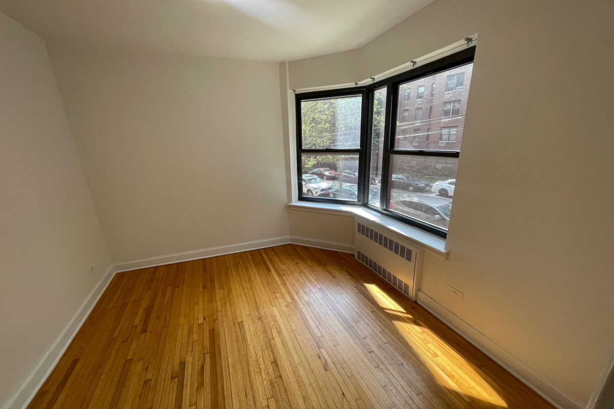 Apartment Pershing Crescent  Queens, NY 11435, MLS-RD4910-5
