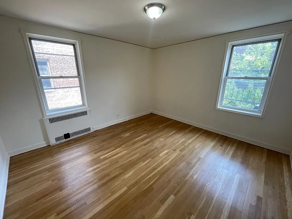 Apartment in Kew Gardens - 118th Street  Queens, NY 11415