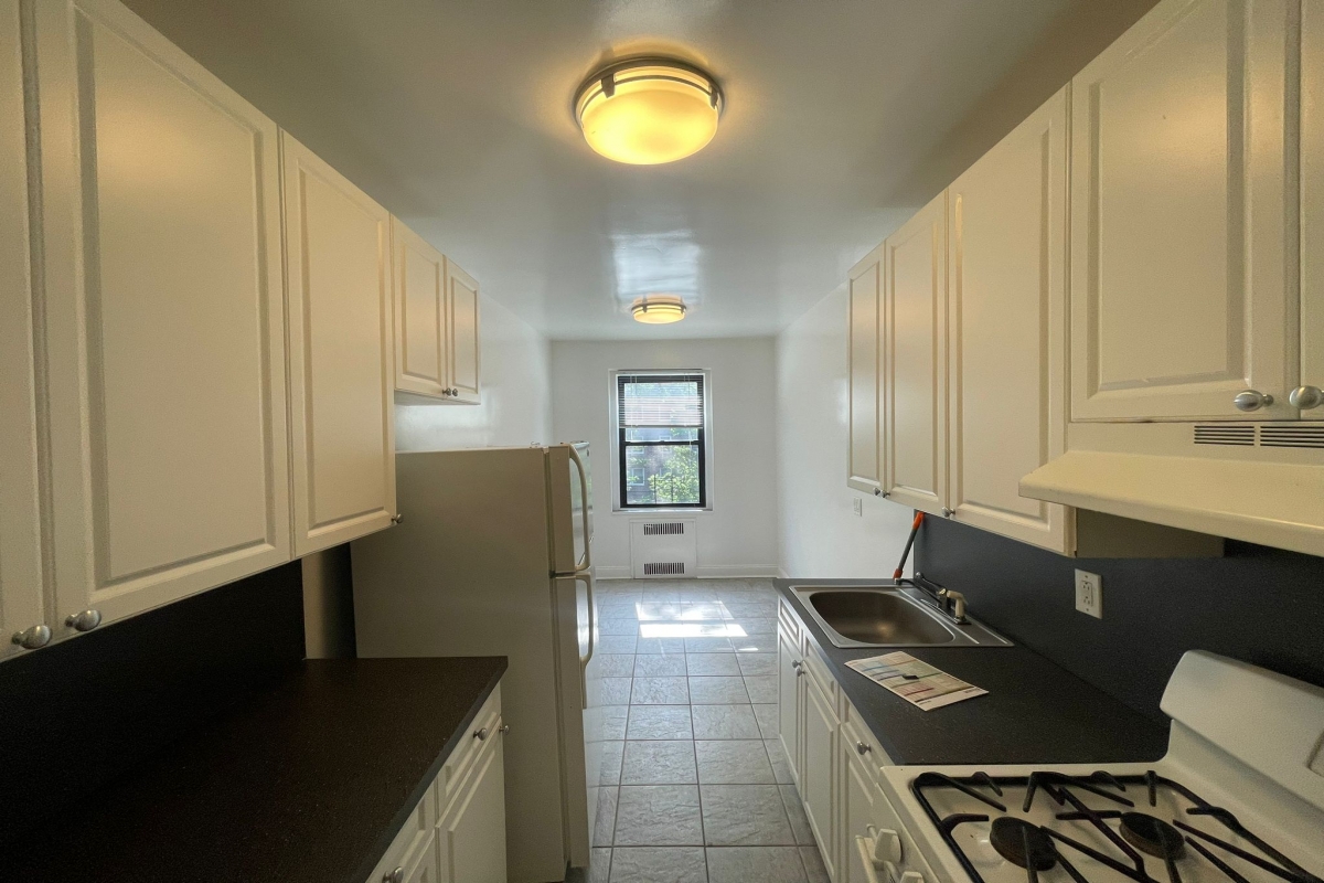 Apartment Highland Avenue Queens, NY 11432, MLS-RD4972-2