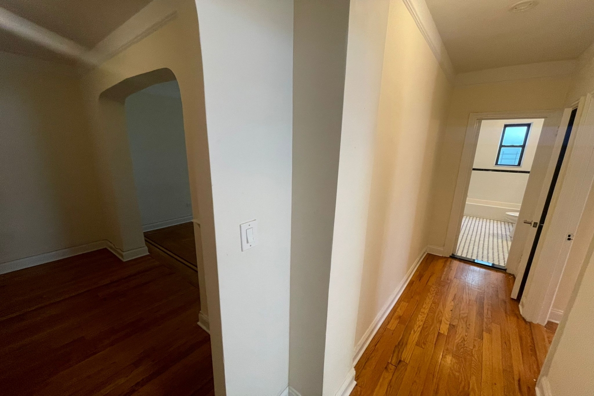 Apartment Highland Avenue Queens, NY 11432, MLS-RD4972-17