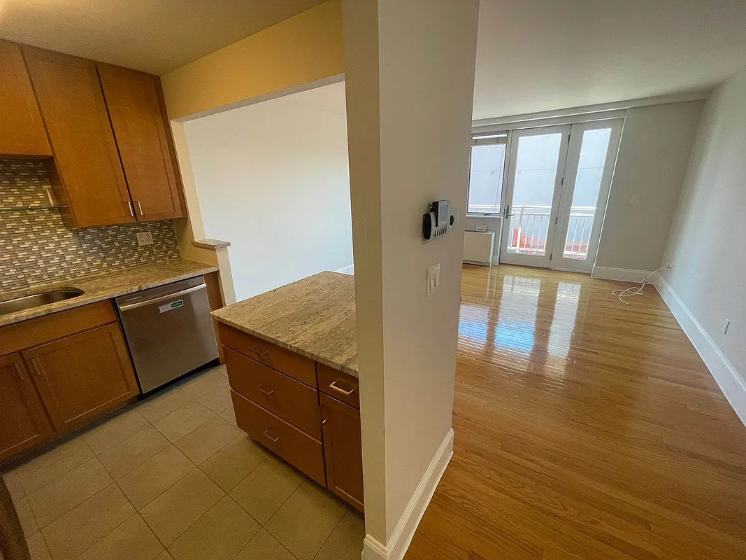 Apartment Curzon Road  Queens, NY 11415, MLS-RD4998-3