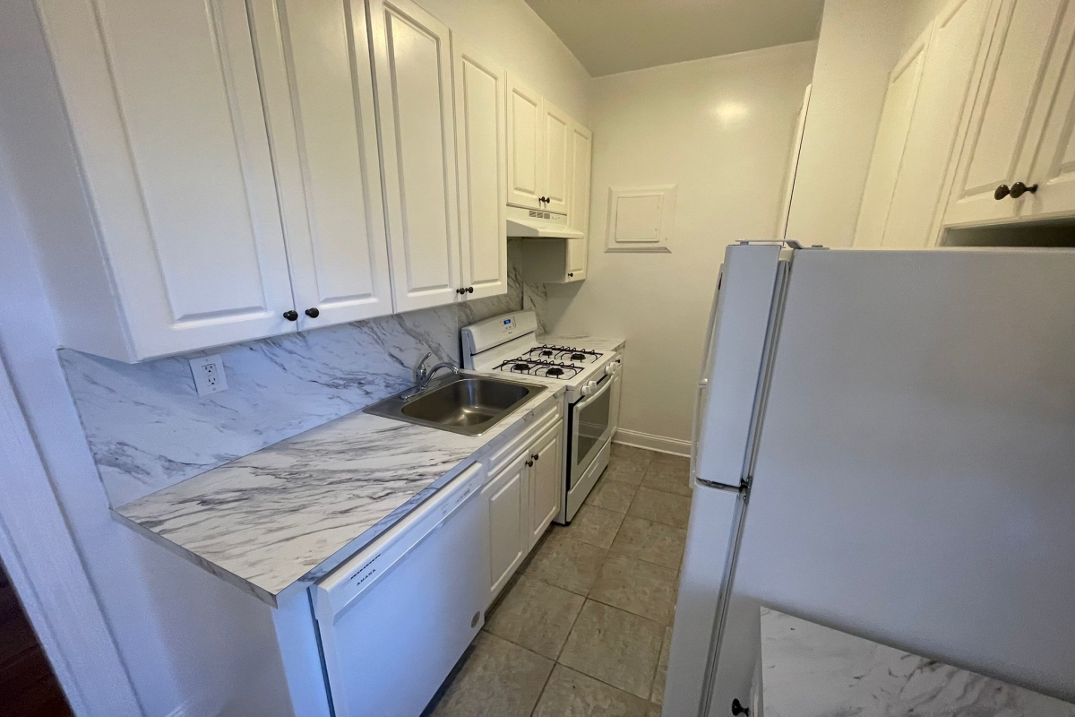 Apartment Highland Avenue  Queens, NY 11432, MLS-RD5001-4