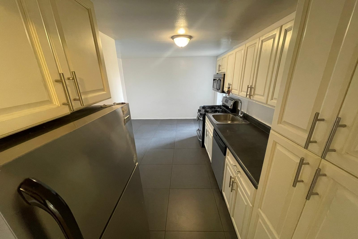 Apartment in Rego Park - Woodhaven Blvd  Queens, NY 11374